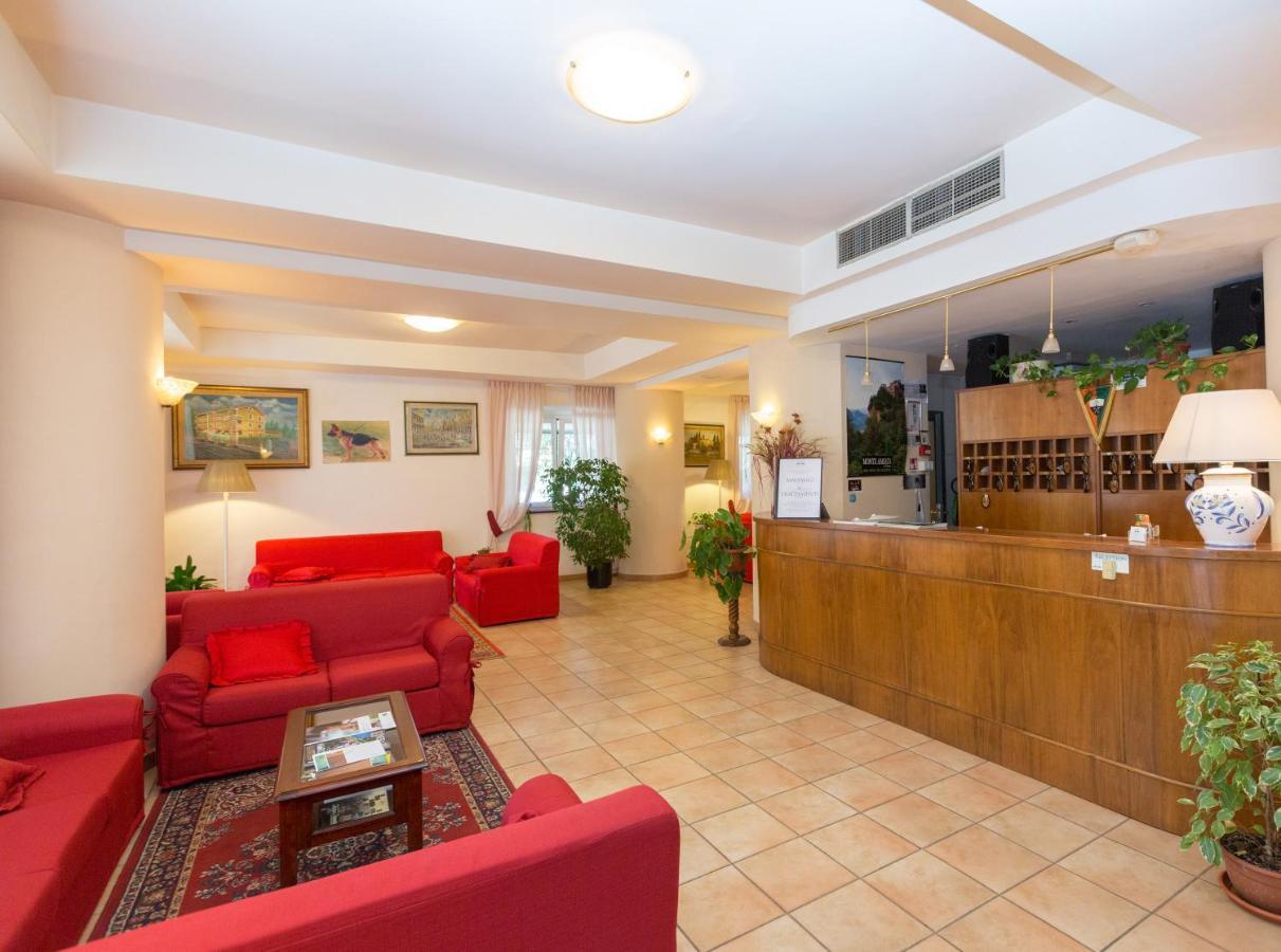 Hotel Gambrinus 아바디아산살바토레 외부 사진